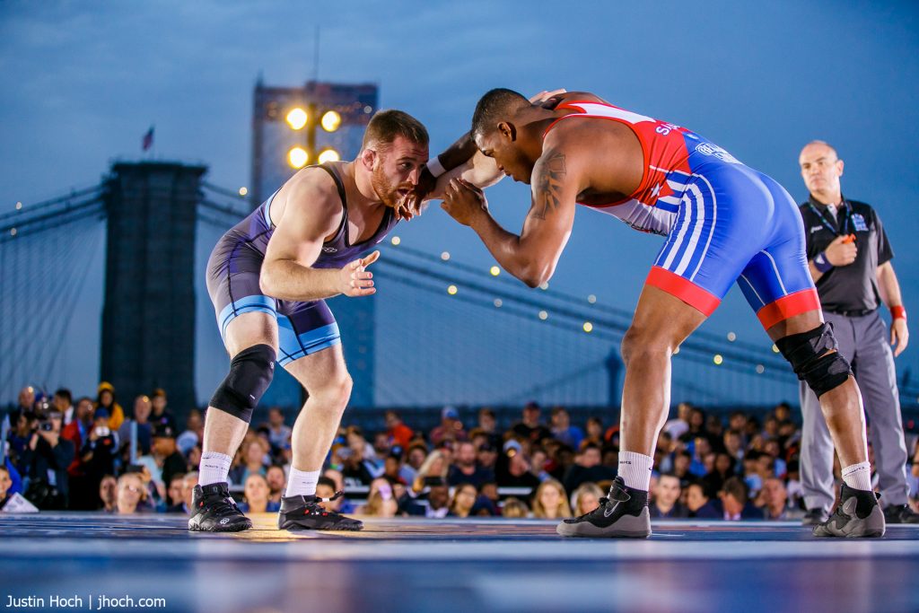 Найдите инфинитив борется бороться боролись борюсь. Kyle Snyder. Рудисы Кайл Снайдер. Кайл Снайдер 2016. Кайл Снайдер мышцы.