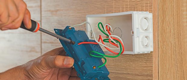 electrical outlet repair services